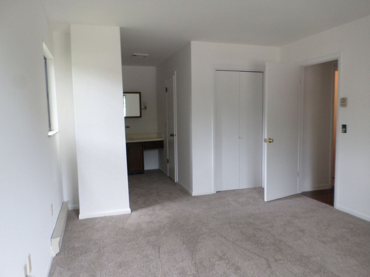 913 Toms Creek Rd - Photo 7 of 17