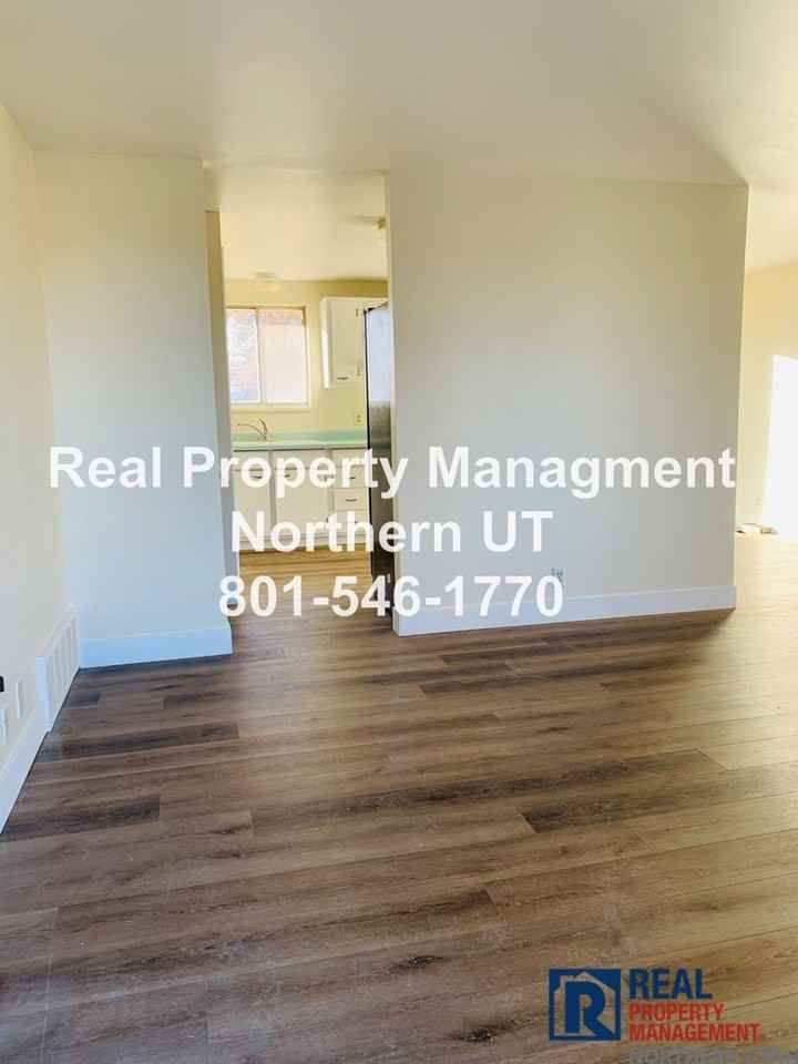 545 W 5225 S - Photo 2 of 29