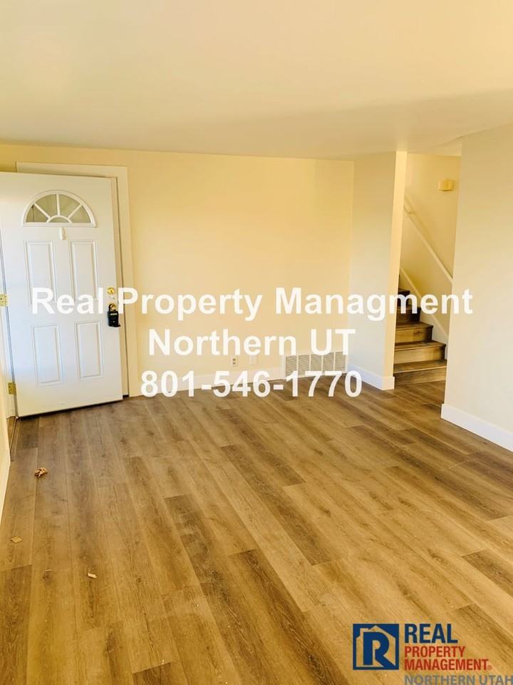 545 W 5225 S - Photo 4 of 29