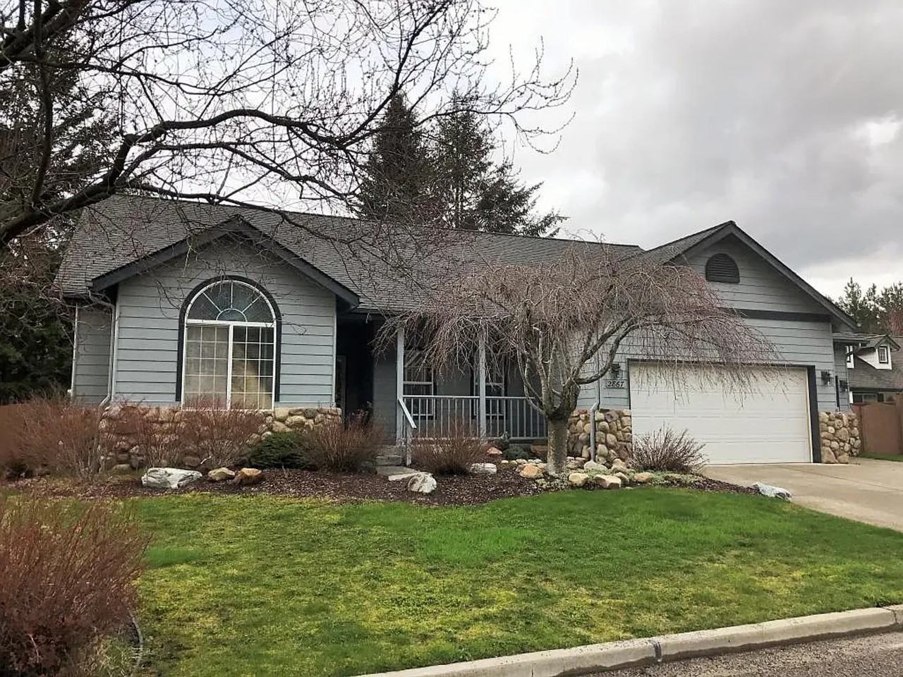 2867 N White Pines Dr - Photo 2 of 25