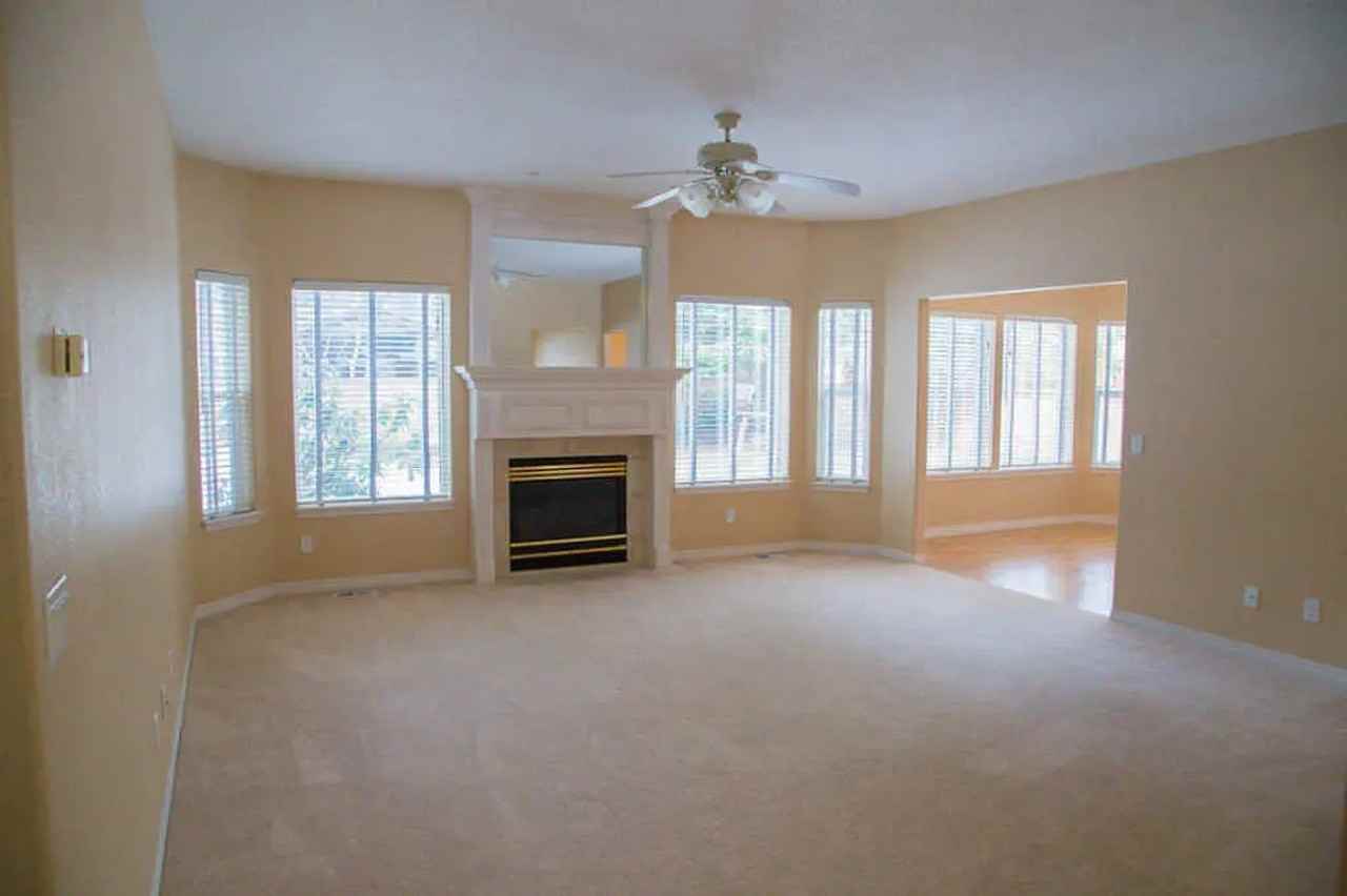 2867 N White Pines Dr - Photo 5 of 25