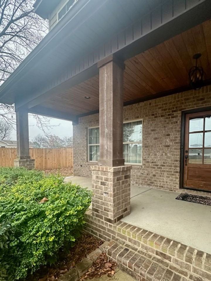 504 Moss Ave - Photo 2 of 11