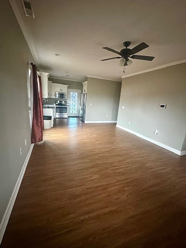 504 Moss Ave - Photo 3 of 11