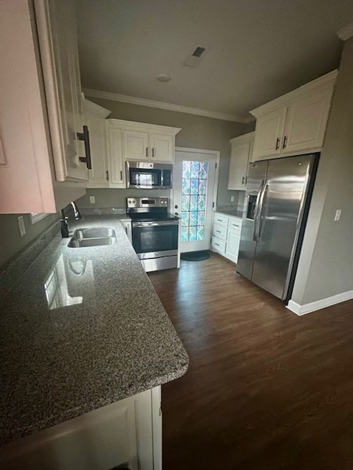 504 Moss Ave - Photo 4 of 11