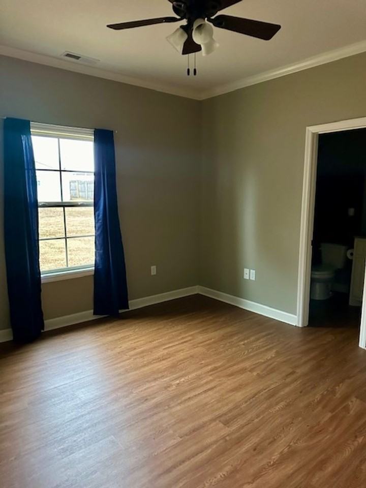 504 Moss Ave - Photo 7 of 11