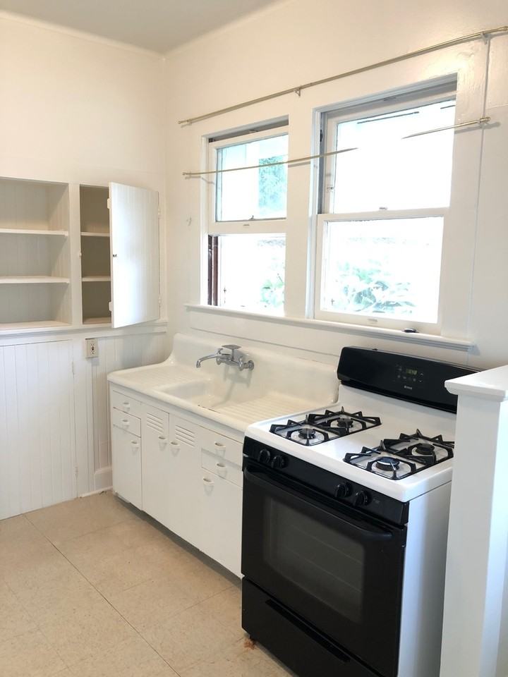 1039 16th Ave - Photo 3 of 13