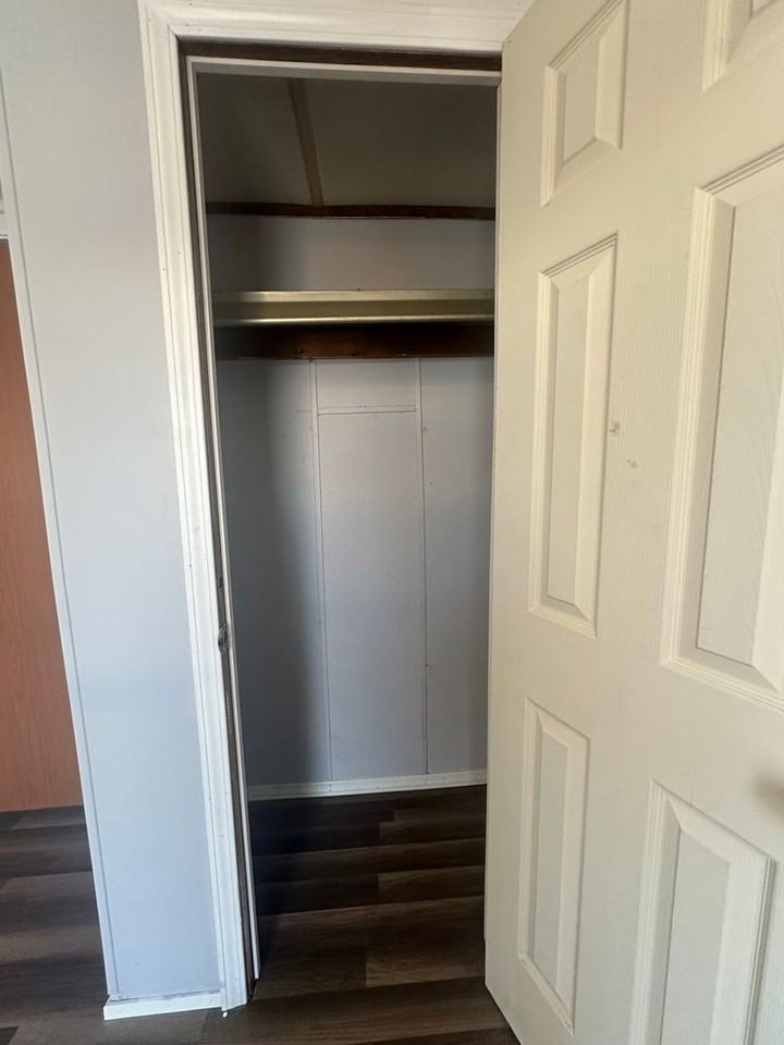 528 Constitution Dr - Photo 5 of 14