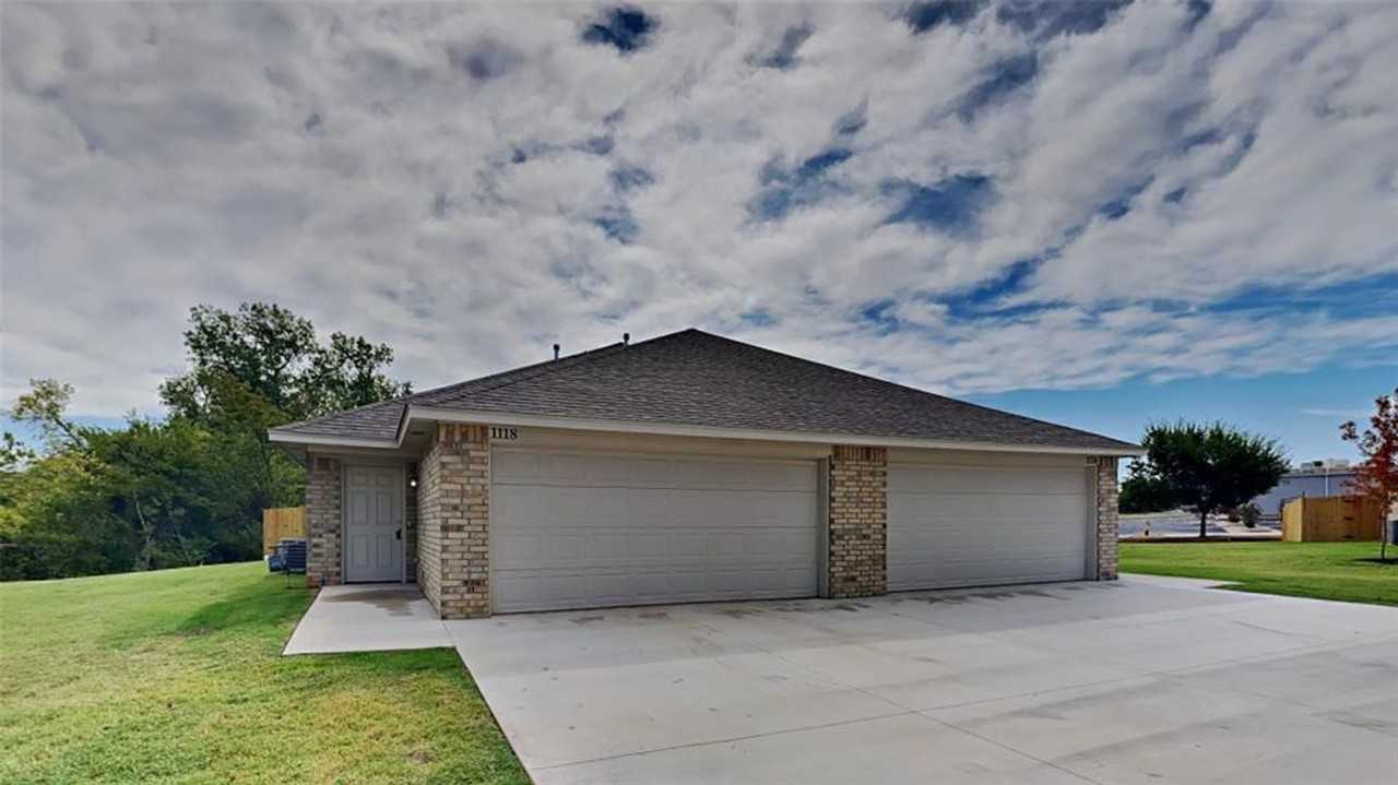 1103 Ashton Ln - Photo 2 of 21