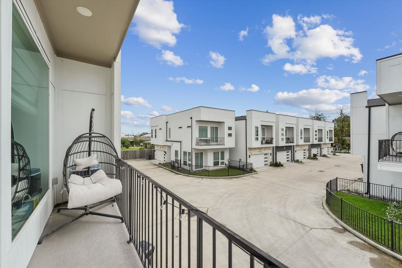 707 Apogee Trl - Photo 2 of 23