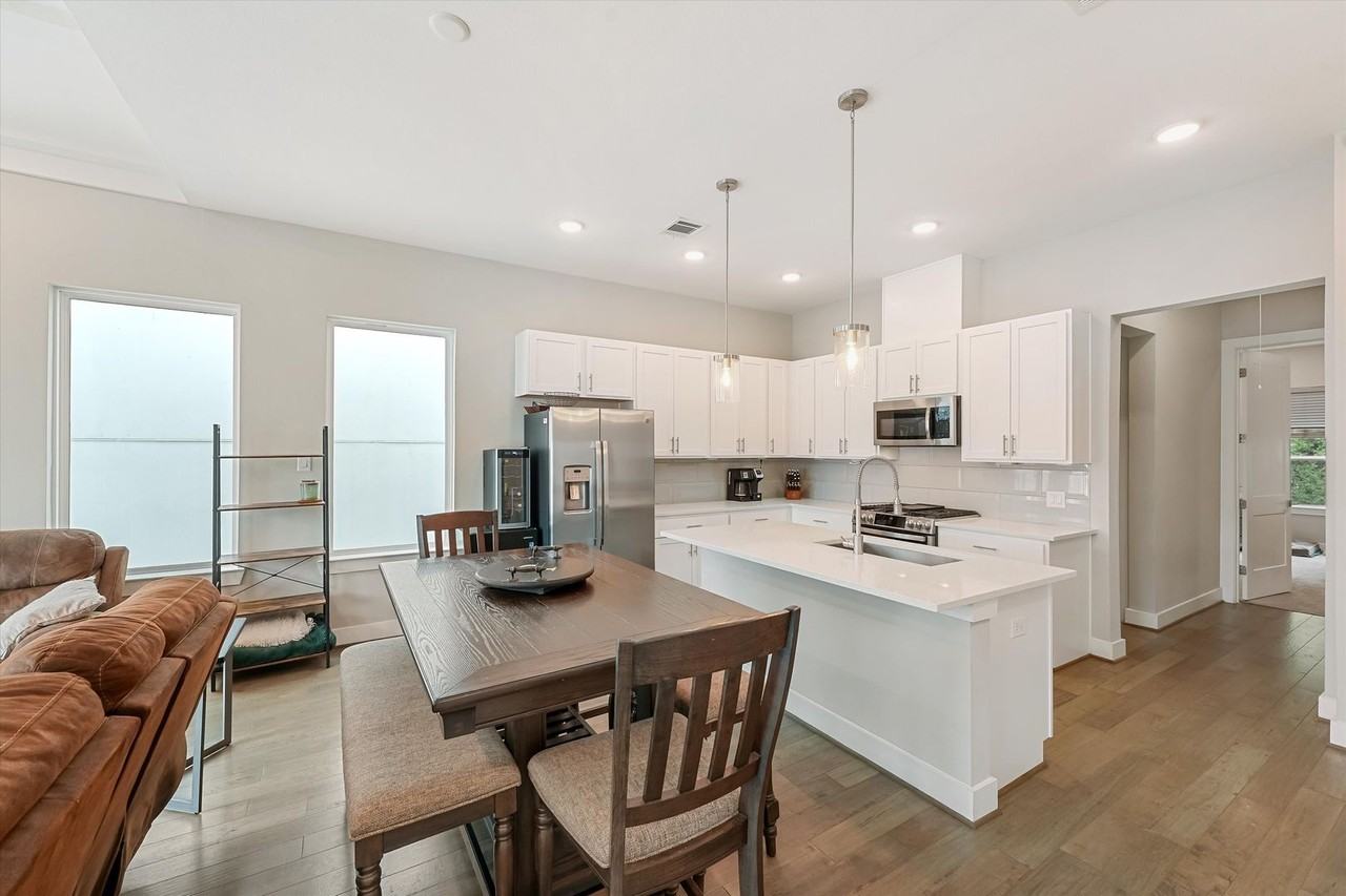 707 Apogee Trl - Photo 3 of 23