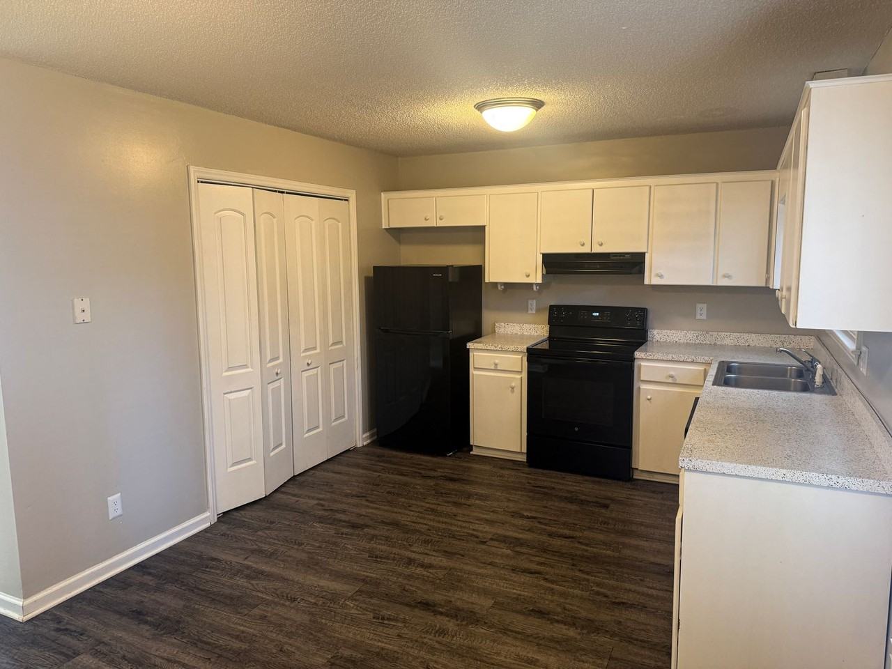 Cambridge Apartments - Photo 7 of 13