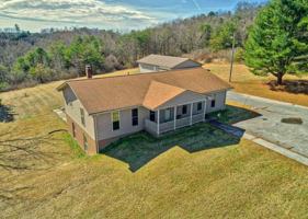featured image of 3089 Pandapas Pond Rd