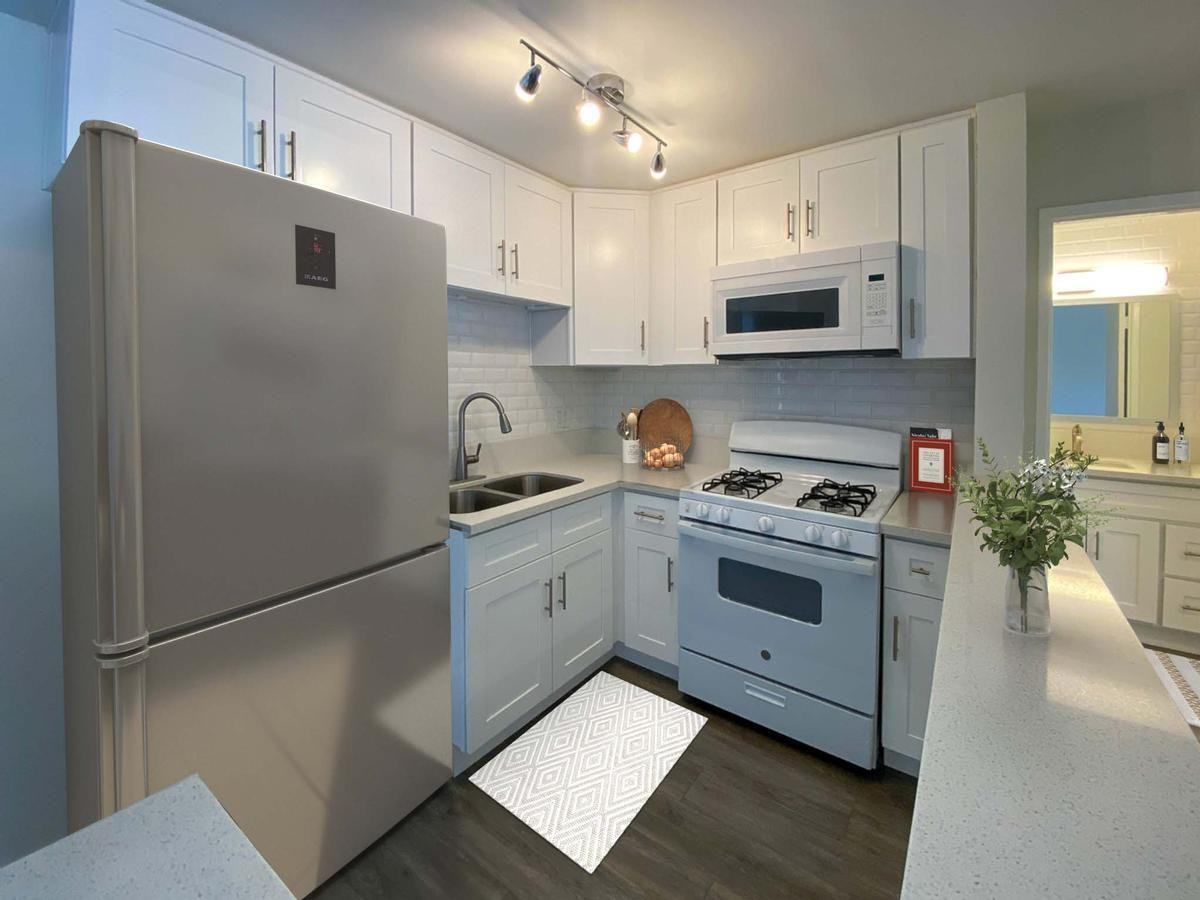 5464 Yarmouth Ave - Photo 5 of 14