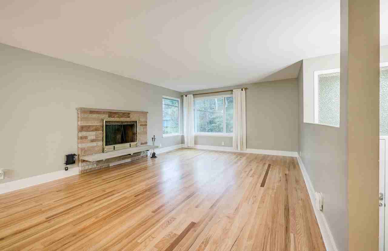 9700 45th Ave Ne - Photo 4 of 17