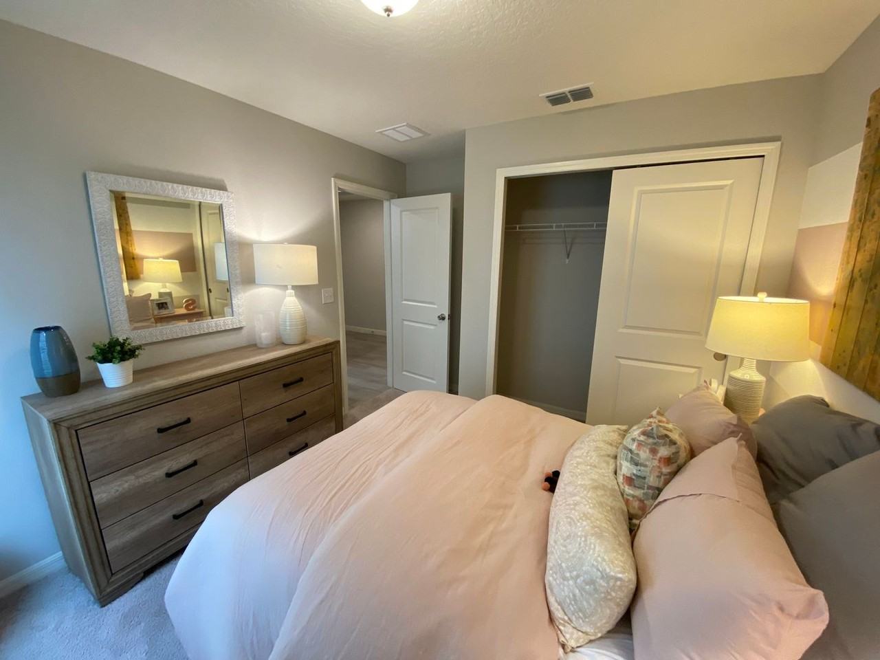 1037 Augustus Dr - Photo 6 of 18