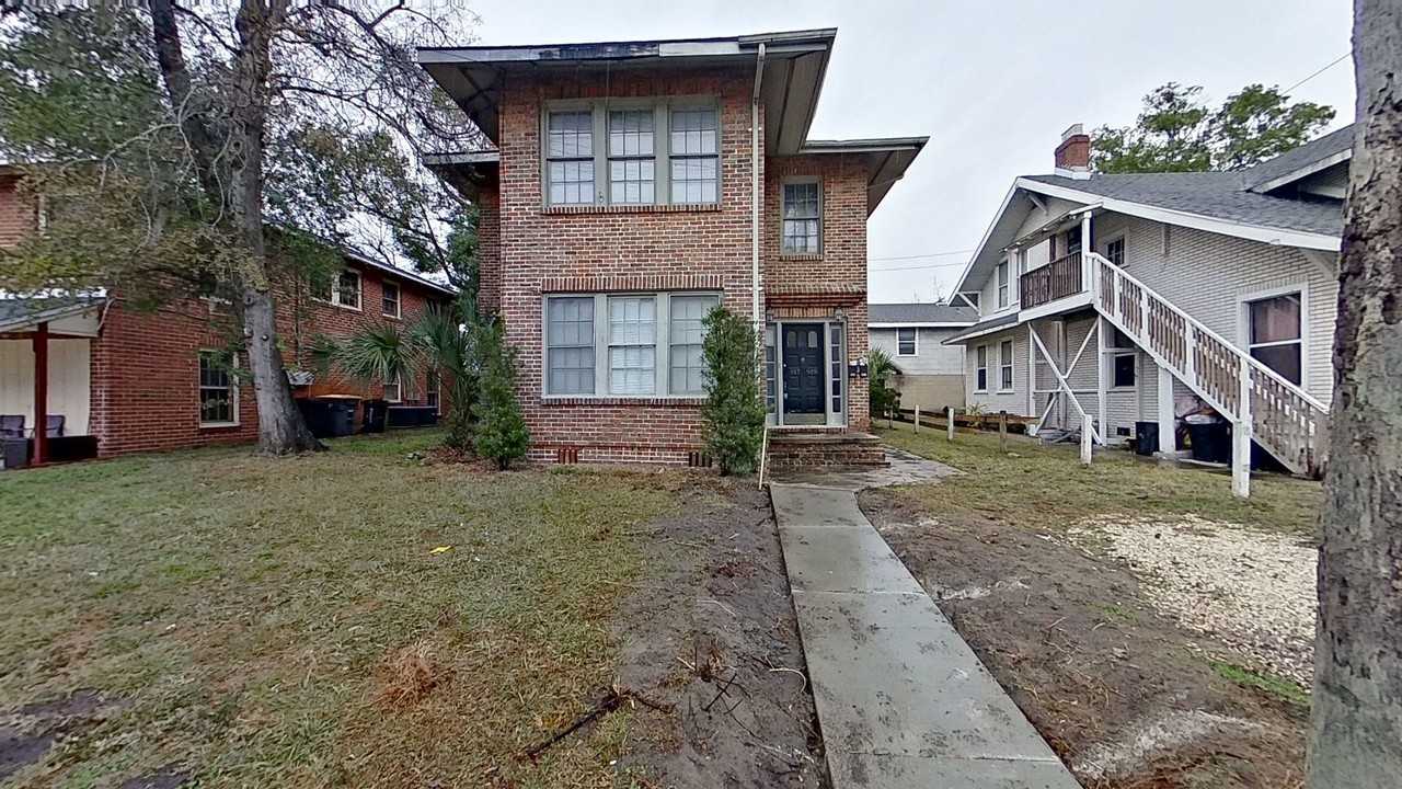 919 Lasalle St - Photo 3 of 23