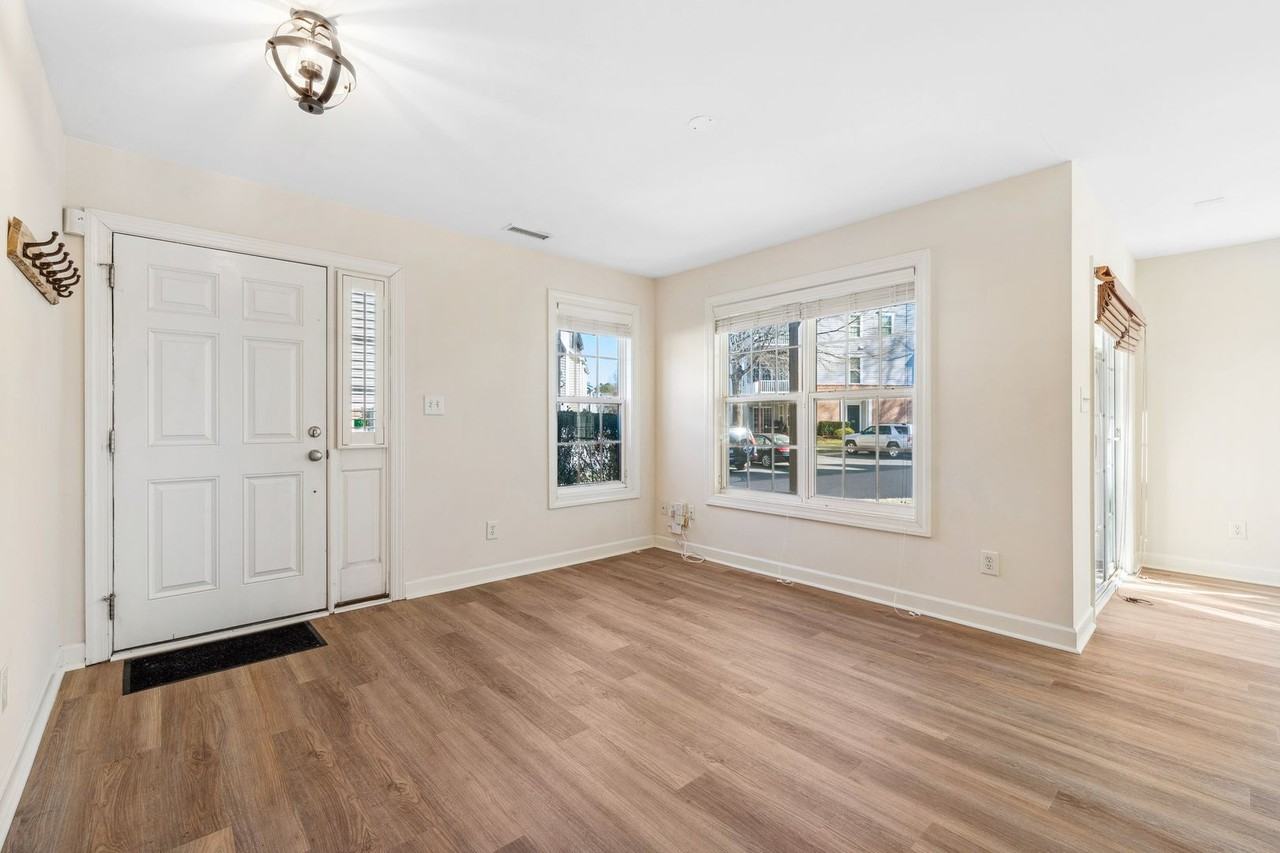 3631 Edgemont Dr - Photo 2 of 19