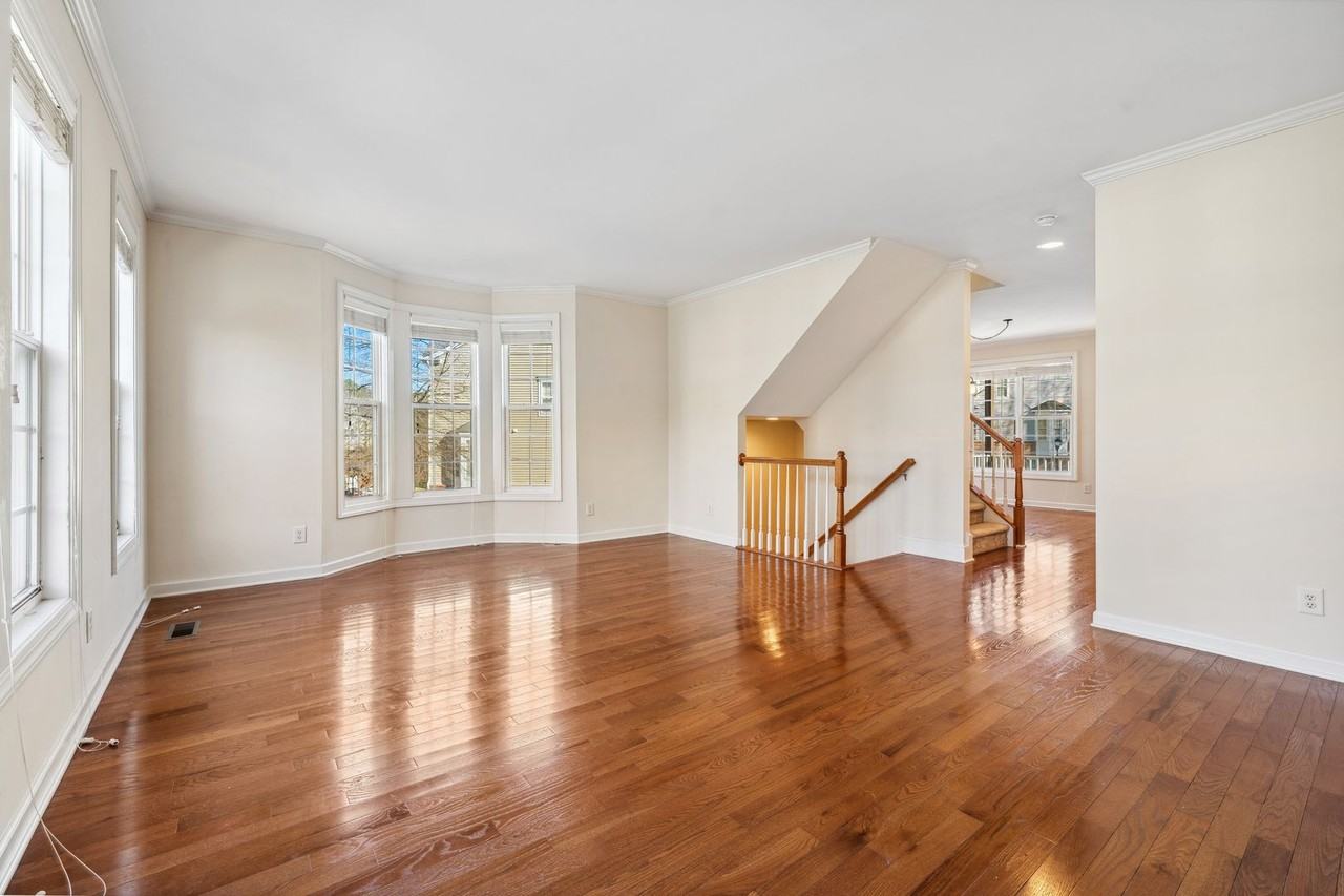 3631 Edgemont Dr - Photo 5 of 19