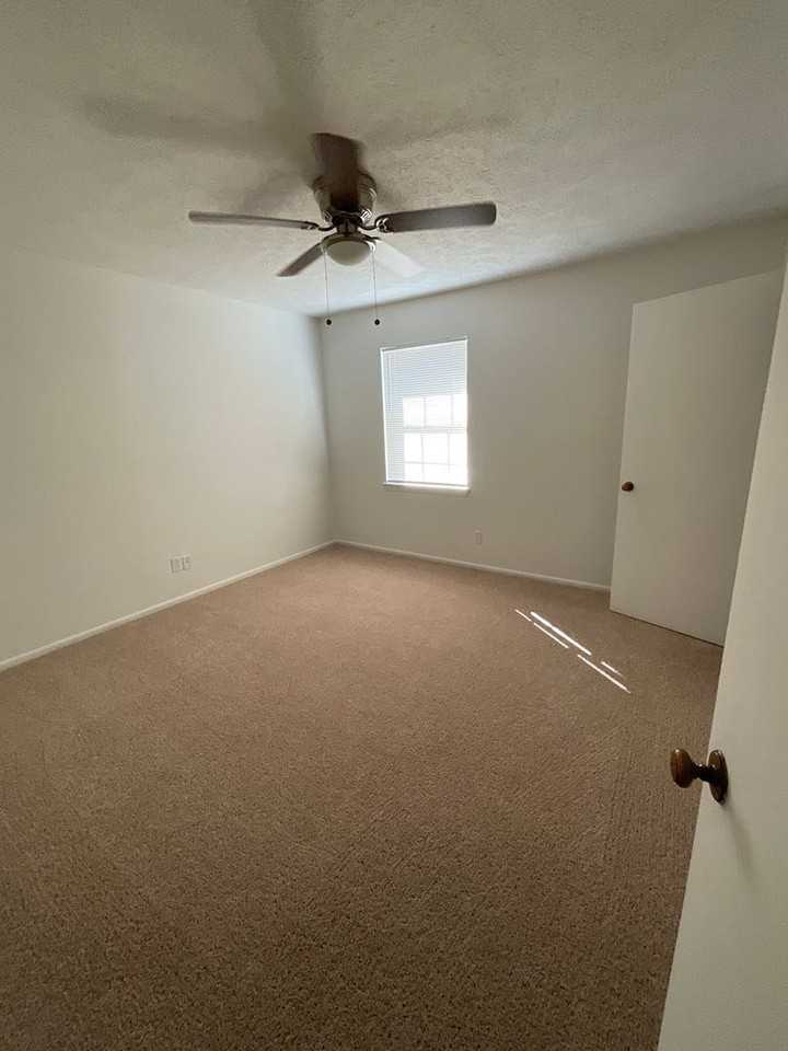 20 Knollwood Cir - Photo 6 of 10