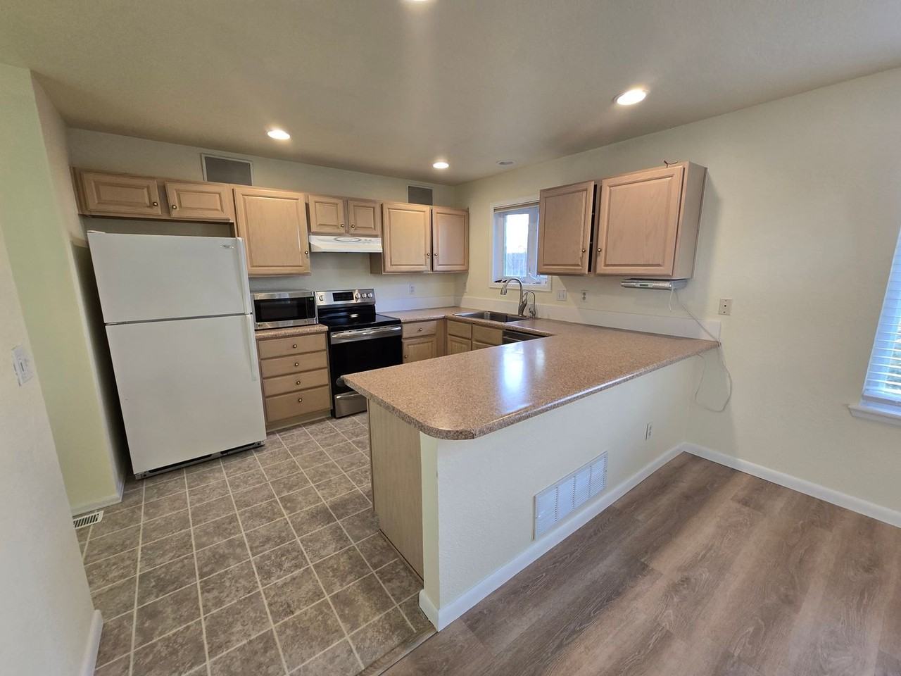 12453 Forest View St - Photo 2 of 19