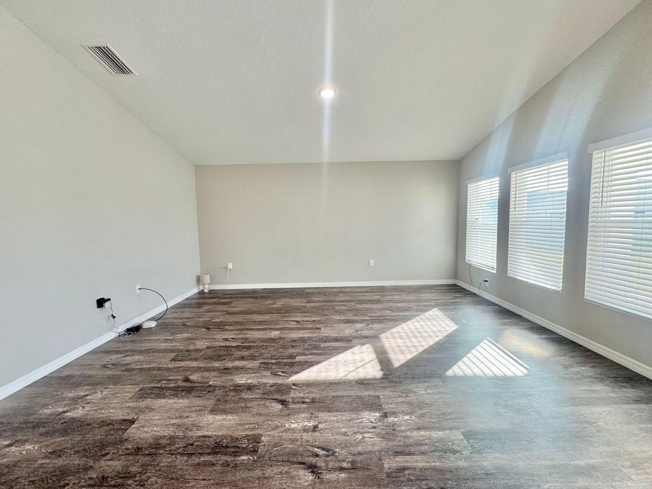 1580 Axel Cir - Photo 4 of 43