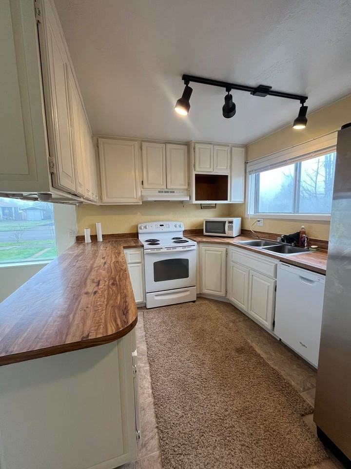 1719 G St - Photo 3 of 23