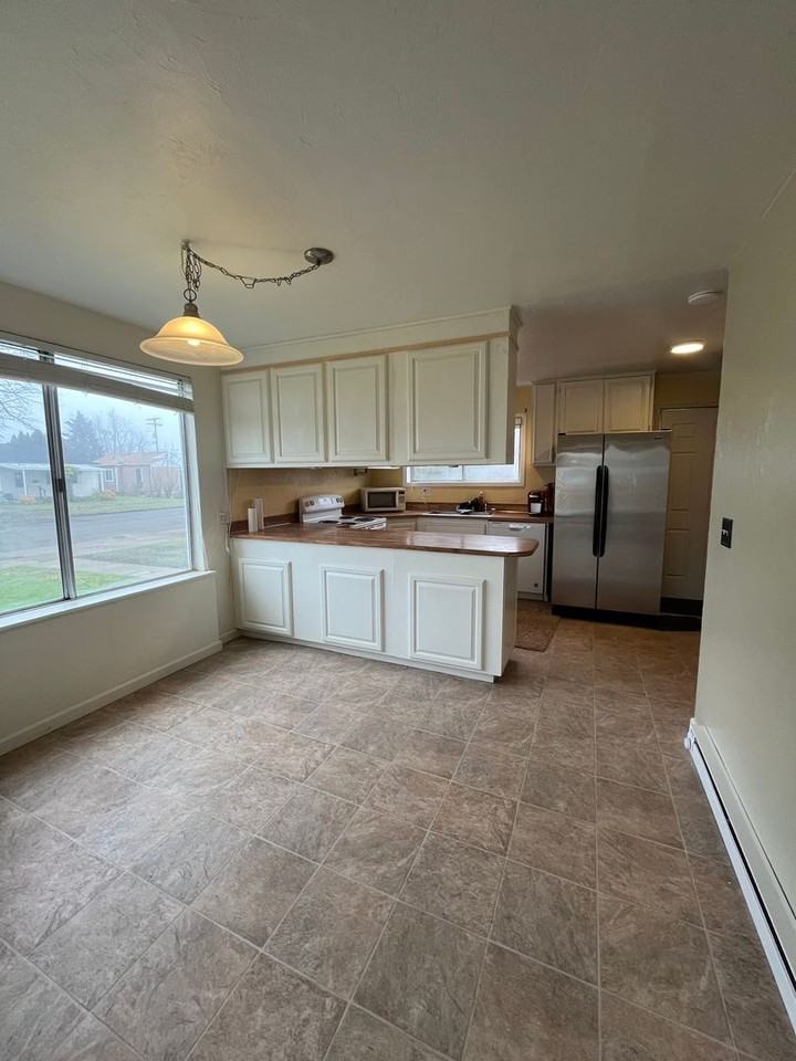 1719 G St - Photo 4 of 23