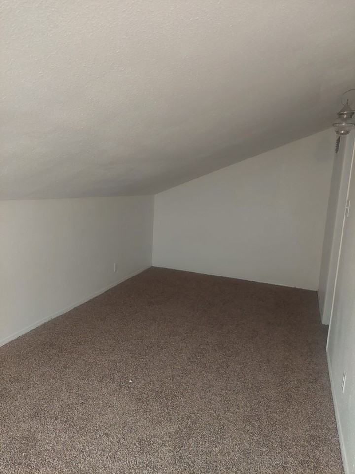 5236 Roger Maris Dr - Photo 3 of 25