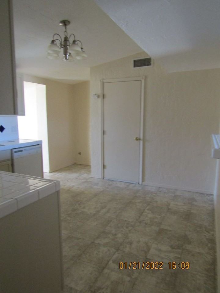 3412 Nw Lincoln Ave - Photo 5 of 28