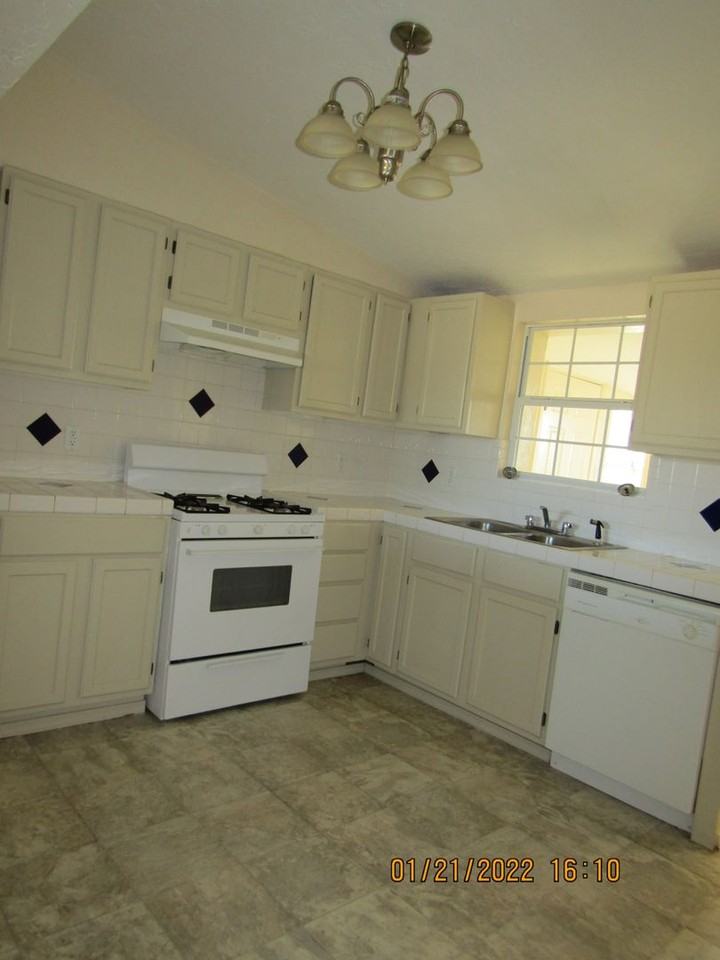 3412 Nw Lincoln Ave - Photo 6 of 28