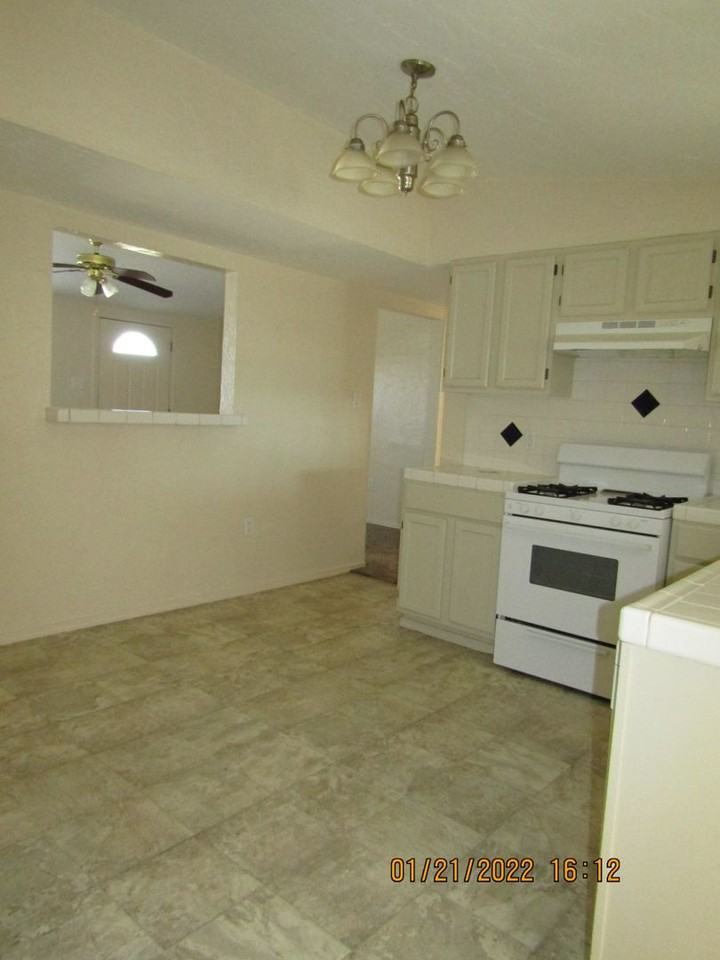 3412 Nw Lincoln Ave - Photo 7 of 28