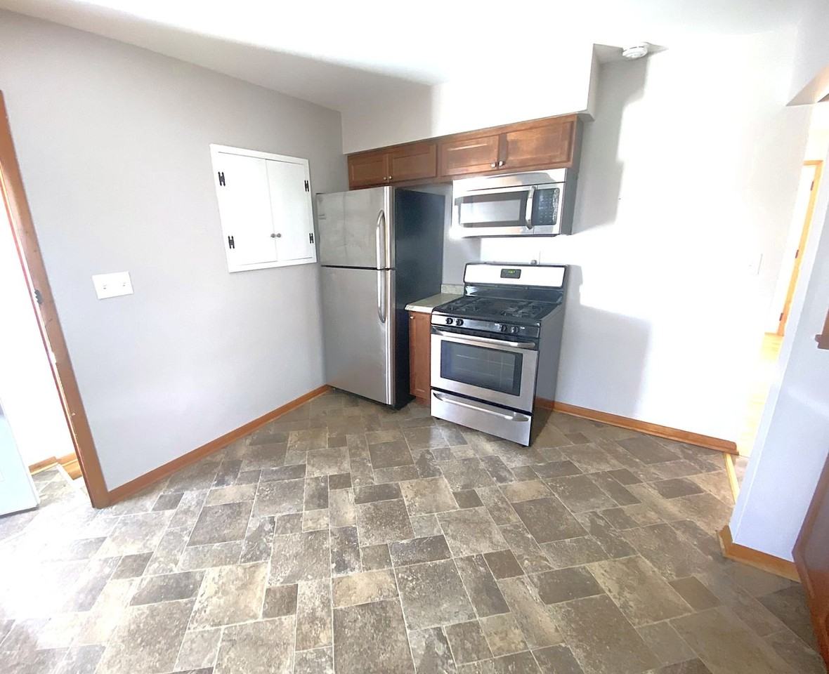 8806 W Douglas Ave - Photo 2 of 12