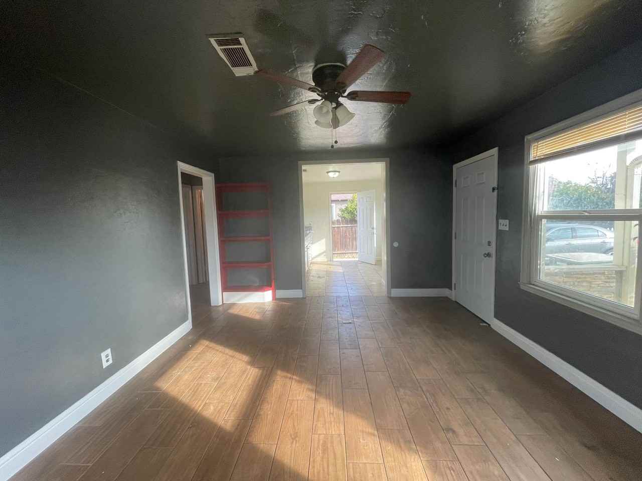 426 Pine St - Photo 3 of 13