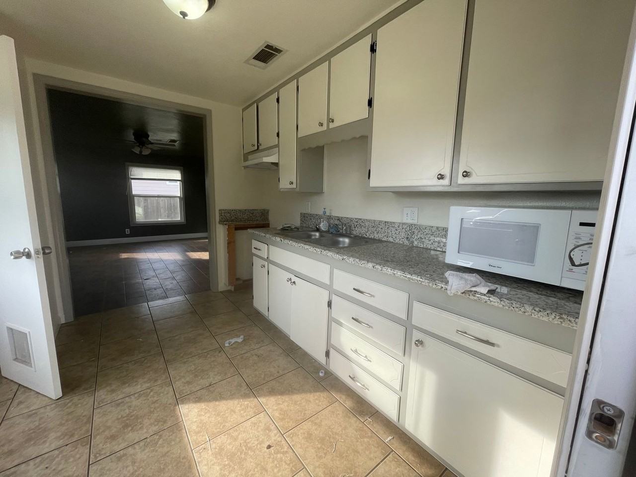 426 Pine St - Photo 5 of 13