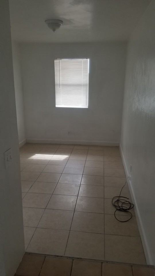 858 Maley St - Photo 5 of 7