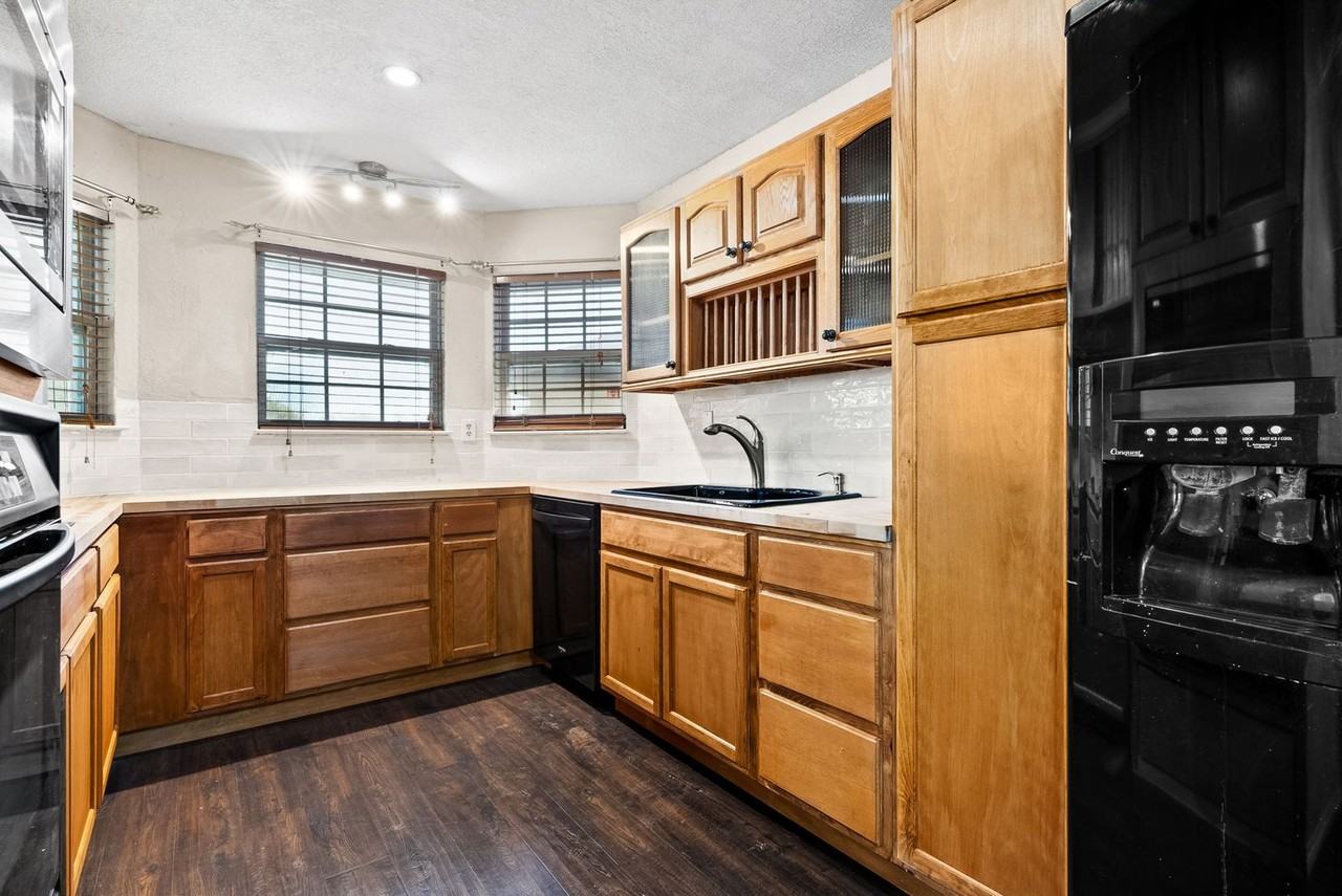 2407 Hidden Valley Dr - Photo 7 of 22