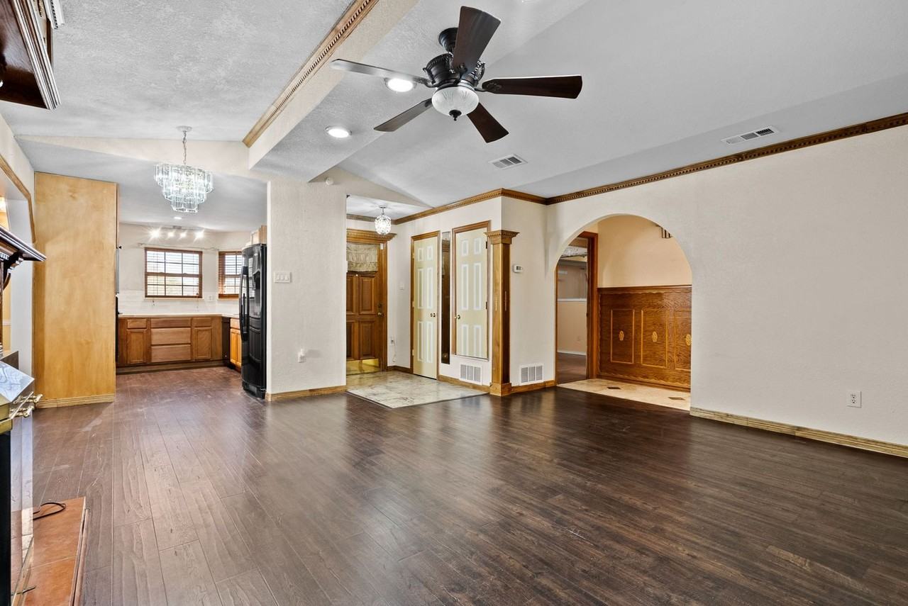 2407 Hidden Valley Dr - Photo 4 of 22