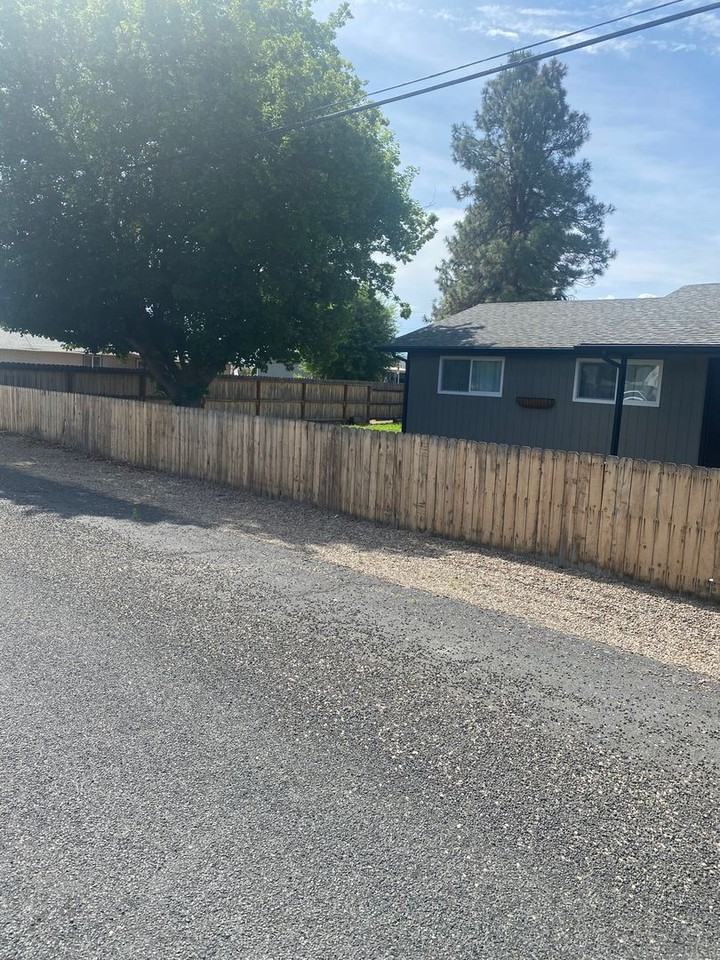 407 E 1st St - Photo 2 of 28