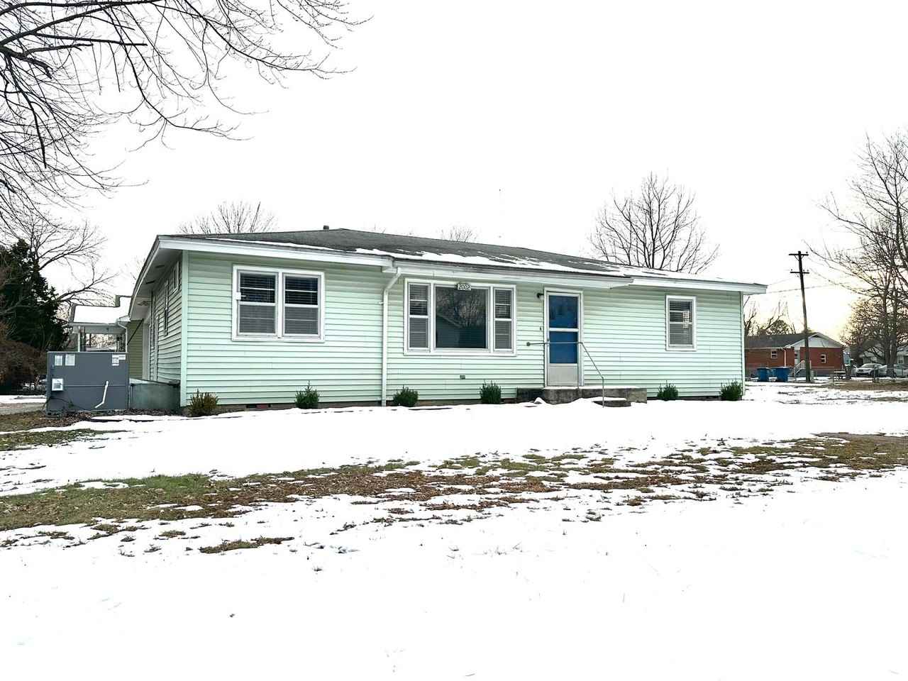 2002 W 11th St - Photo 2 of 22