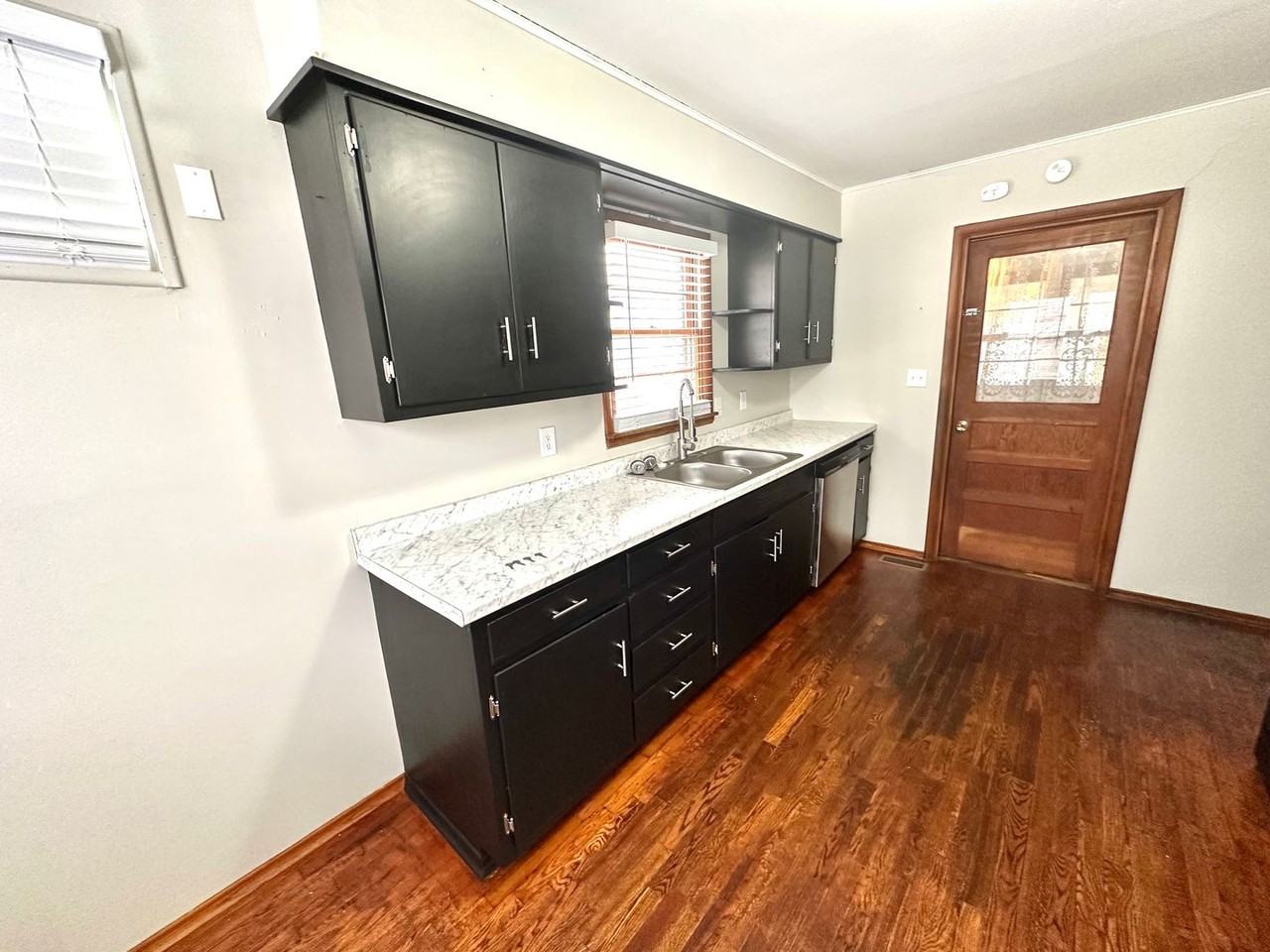 2002 W 11th St - Photo 4 of 22