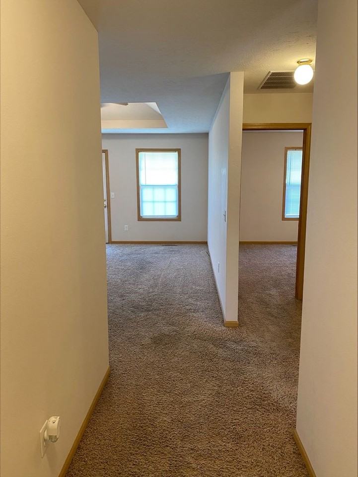 124 Arrowhead Rd - Photo 2 of 20