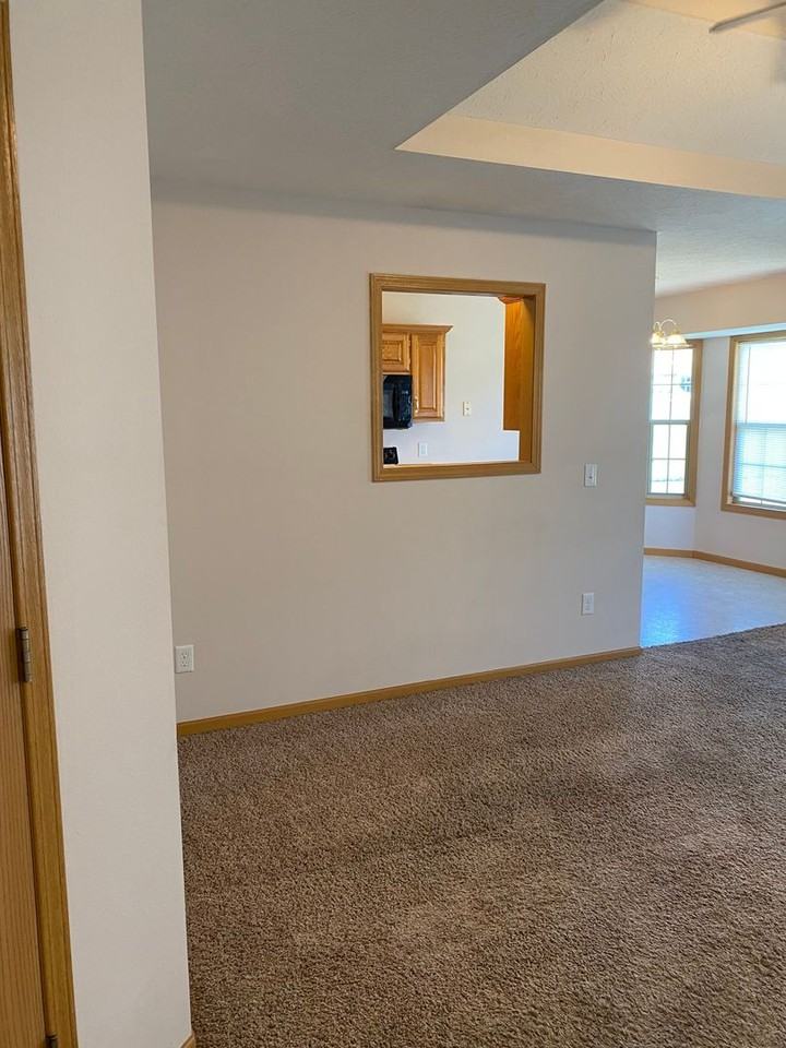 124 Arrowhead Rd - Photo 4 of 20