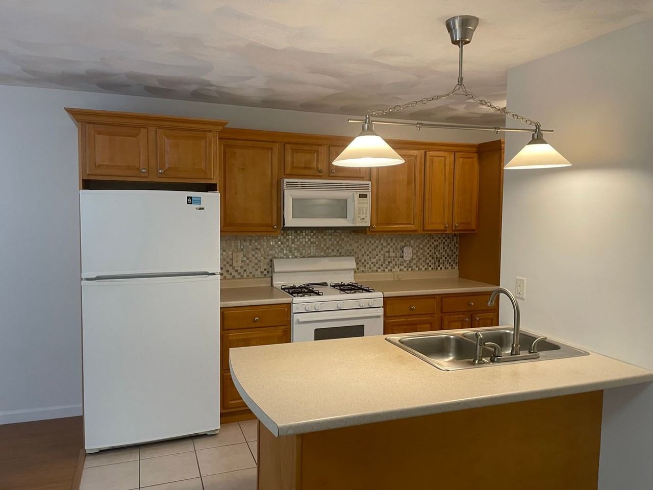 16 Susan Cir - Photo 3 of 29
