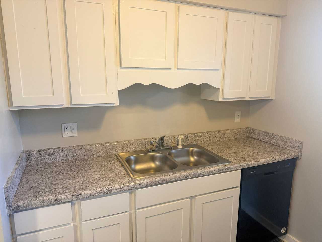 Berkshire Apartments - Photo 4 of 12