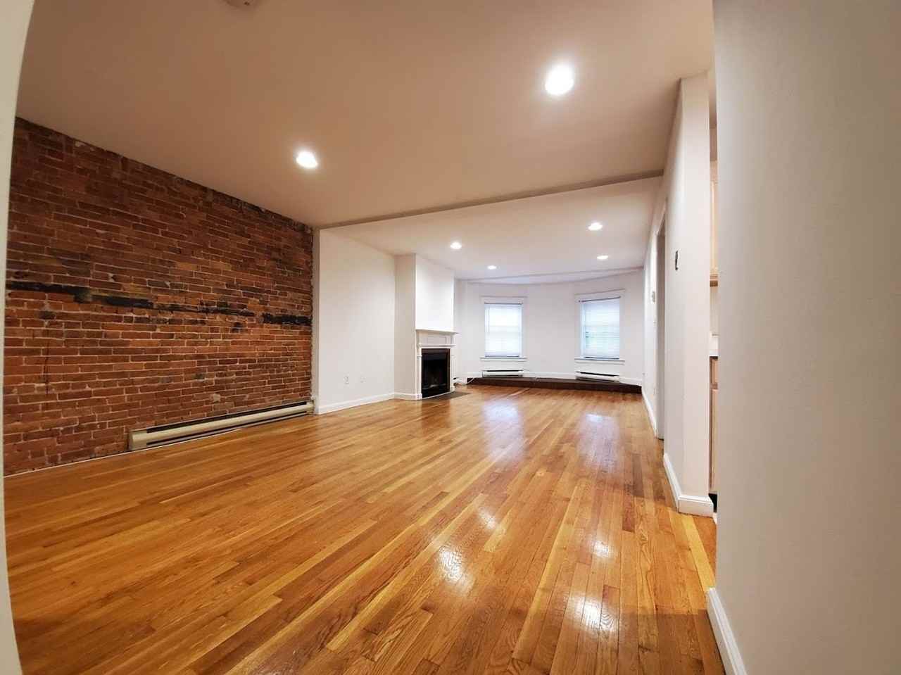 1750B Washington St - Photo 2 of 11