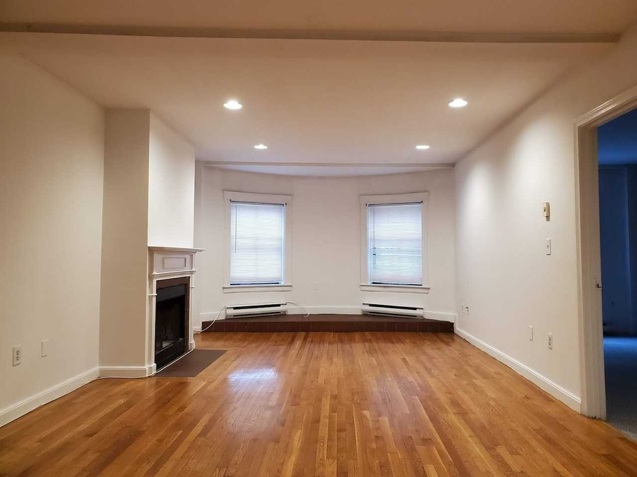 1750B Washington St - Photo 3 of 11