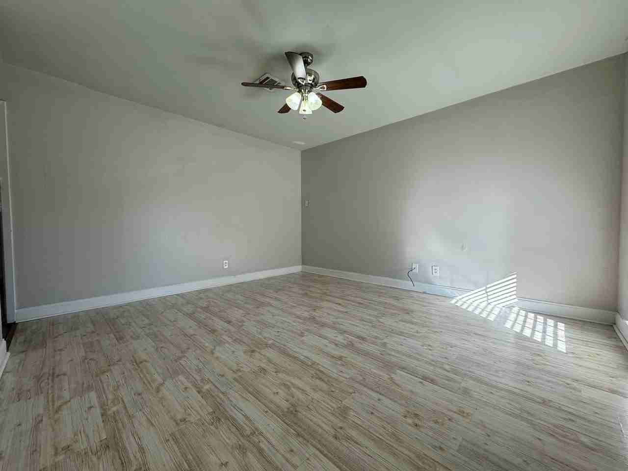 122 Davis Ln - Photo 2 of 9