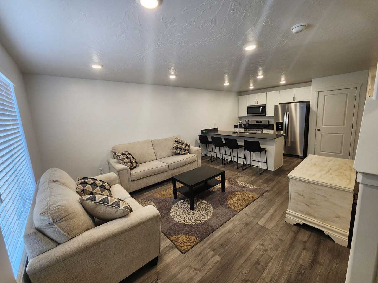 506 S May Dr - Photo 4 of 19