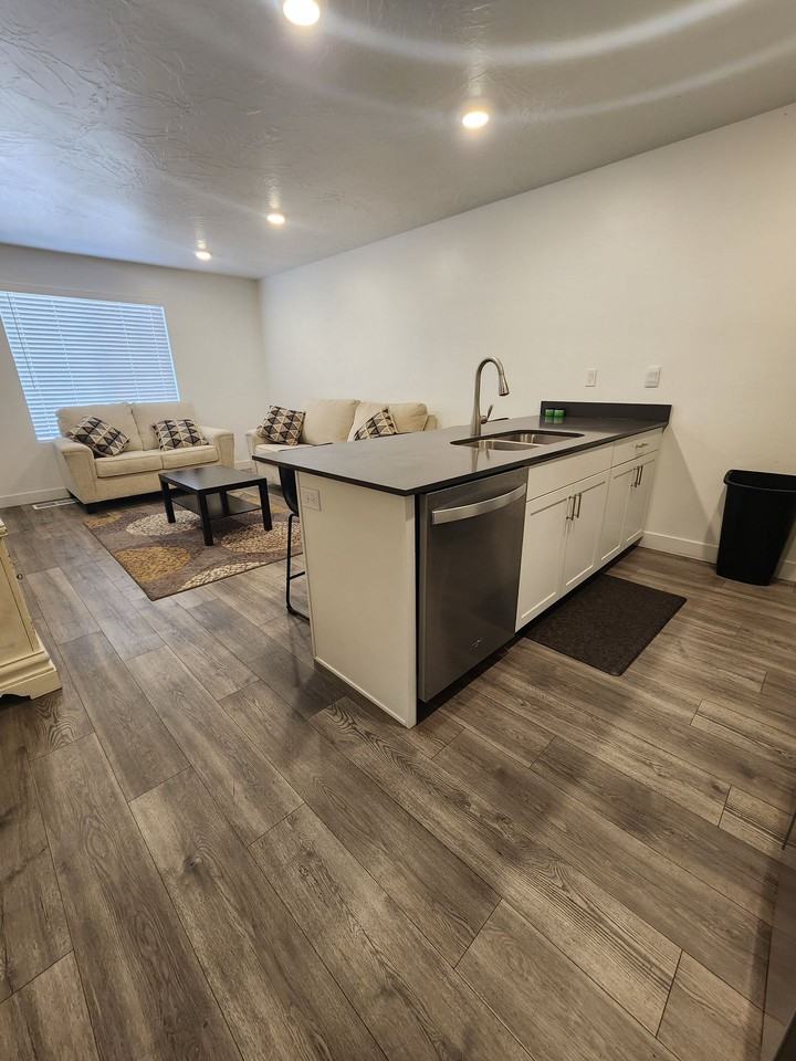 506 S May Dr - Photo 6 of 19