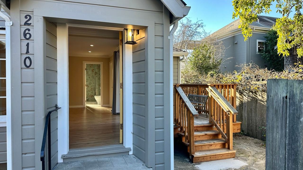 2610 Russell St - Photo 2 of 23
